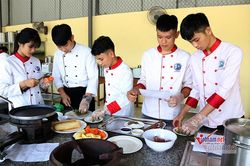 Khi sinh viên rời bỏ đại học để chọn trường nghề