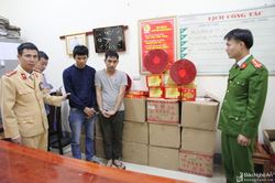 Bắt quả tang 2 thanh niên mua 2, 5 tạ pháo qua đường thủy