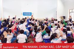 Dùng hình ảnh Doraemon tuyên truyền pháp luật ATGT cho hơn 300 học sinh