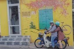 Cặp đôi 2k với chiếc cub xanh cùng nhau đi 'phượt' nửa vòng chữ S