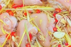 Hướng dẫn làm móng giò ngâm chua ngọt giòn sần sật, để được lâu