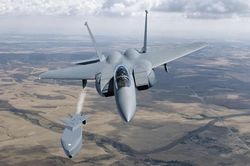 'Đại bàng bất bại' F-15K Hàn Quốc lao lên đề phòng 'gấu già' Tu-95MS Nga