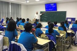 Hà Tĩnh: Nộp chậm học phí bị trường thu lãi 'nóng'