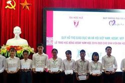Tiếp sức cho các sinh viên có hoàn cảnh khó khăn của Đại học Huế