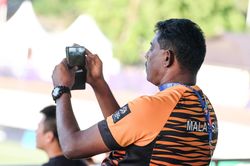 Trợ lý HLV U22 Malaysia đến xem trận đấu của U22 Việt Nam