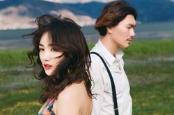 Vợ khóc lặng người khi nhìn những 'vật lạ' rơi ra từ ví chồng trong đêm tân hôn