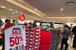 Giới trẻ đổ xô 'săn' Black Friday