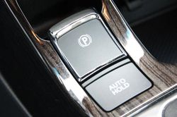 Phanh tay cơ và phanh tay điện tử, loại nào an toàn hơn?