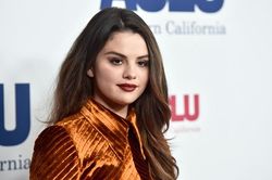 Một bài hát người cũ viết 'tặng' Selena Gomez nữa sắp được ra mắt?