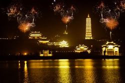 Huyền ảo Bái Đính về đêm