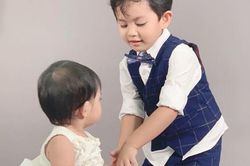 Con trai Khánh Thi 4 tuổi đã tự lập chăm sóc mình và em dù người lớn không chỉ bảo