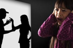 Những hậu quả nghiêm trọng khi cha mẹ cãi nhau trước mặt con