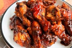 Dùng nồi cơm điện làm món gà om bia ngon miễn bàn