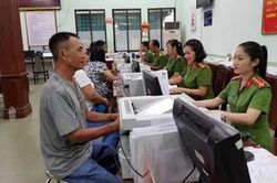 Người dân TP.HCM đi lại hơn 20 lần mới xong thủ tục hành chính