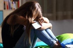 Nữ sinh mắc bệnh trầm cảm uống thuốc chống say xe để tự tử