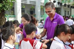 Mondelez Kinh Đô Việt Nam thực hiện tuyên truyền giảm thiểu rác thải nhựa đến sinh học Việt Nam