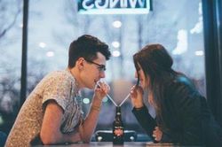 Nếu may mắn lấy được chồng tốt, đàn bà càng phải trưởng thành, bởi anh ấy có thể rời xa bạn lúc chẳng ngờ nhất