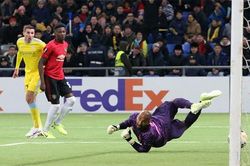 Dùng đội hình B, Man Utd thua Astana
