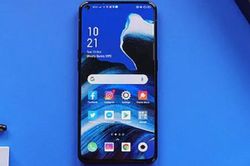 Oppo Reno 3 sử dụng màn hình cong tràn cạnh và thiết kế đục lỗ?