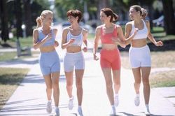 Bí quyết sở hữu lưng ong quyến rũ 'hớp hồn' phái mạnh