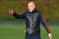 Những tia hy vọng trong buổi tập đầu tiên của Arsenal dưới sự chỉ đạo của huấn luyện viên tạm quyền Freddi Ljungberg