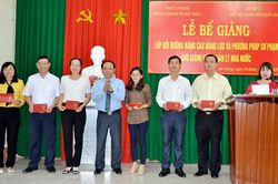 Bế giảng lớp bồi dưỡng nâng cao năng lực và phương pháp sư phạm