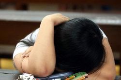 Từ những vụ con trẻ tự sát: Bố mẹ ơi, đừng châm ngòi những 'quả bom nổ chậm' trong nhà (!)