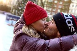 David Beckham đăng ảnh đón Noel sớm cùng con gái