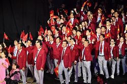 TOÀN CẢNH lễ khai mạc SEA Games 2019: Bữa tiệc âm thanh và ánh sáng, hotboy cầm cờ đoàn Việt Nam gây sốt