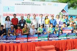 Hơn 1.200 người tham gia giải chạy bộ Marathon Quốc tế di sản Cần Thơ