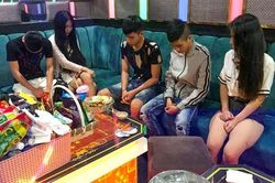 22 nam nữ thanh niên vừa hát vừa dùng ma túy