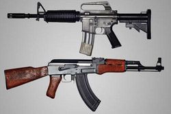 Đọ uy lực súng trường tấn công AK-47 của Nga và AR-15 của Mỹ