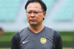 HLV Malaysia bị CĐV nhà đòi 'tống cổ' vì coi thường U22 Việt Nam