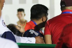 Tình nguyện viên chủ nhà SEA Games gặp nạn vì mải dùng điện thoại