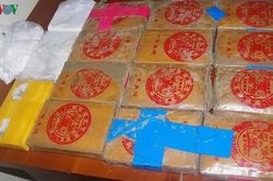 Cả làng náo động vì nhặt được 25 bánh heroin ở bãi biển