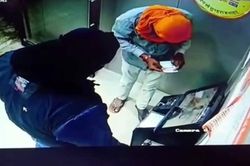 Nhóm trộm táo tợn định đánh nguyên cả cây ATM