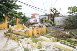 Cận cảnh khu dân cư 'ăn, ngủ cạnh người chết' ở Đà Nẵng