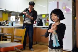 Đàn ông Hàn Quốc ở nhà nội trợ, chăm con bị coi là 'kẻ bỏ đi'