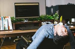 Nhật Bản 'ép' nhân viên về sớm, không cho làm thêm giờ