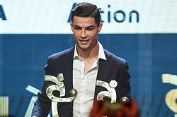 Ronaldo nhận giải Cầu thủ xuất sắc nhất Serie A mùa giải 2018/19