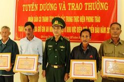 Người dân nộp lại 25 bánh heroin cho bộ đội biên phòng