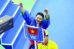 'Nàng béo' và trận đánh... 5 giây
