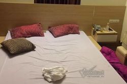Vợ sốc nặng trước thói quen của người chồng đạo mạo