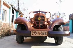 Đã mắt chiếc xe Mercedes thể thao làm bằng gỗ chạy 'mượt' như thật