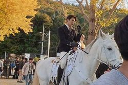 Lee Min Ho 'gây bão' với tạo hình 'bạch mã hoàng tử' trong phim mới