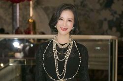 MC Thanh Mai mặc váy bó sát khoe đường cong quyến rũ ở tuổi 46