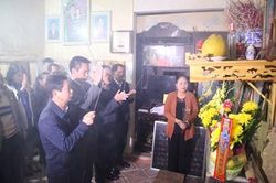 Thắp hương tri ân cố nghệ nhân- nghệ sĩ ưu tú Hà Thị Cầu