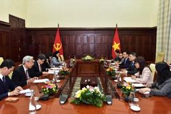 Thống đốc NHNN Lê Minh Hưng tiếp và làm việc với Tổng Thư ký ASEAN