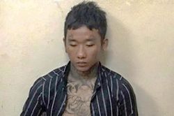 Tên cướp la hét khi tấn công chủ tiệm vàng