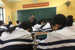 Nữ sinh quên mang kính chữa cháy bá đạo khiến dân mạng trầm trồ
